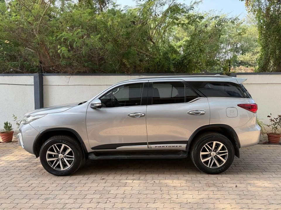 Toyota Fortuner Sigma4 Z4 4x4 Automatic for Sale in Bangalore – Single Owner, Showroom Maintained 1 Toyota Fortuner Sigma4 Z4 4x4 Automatic for Sale